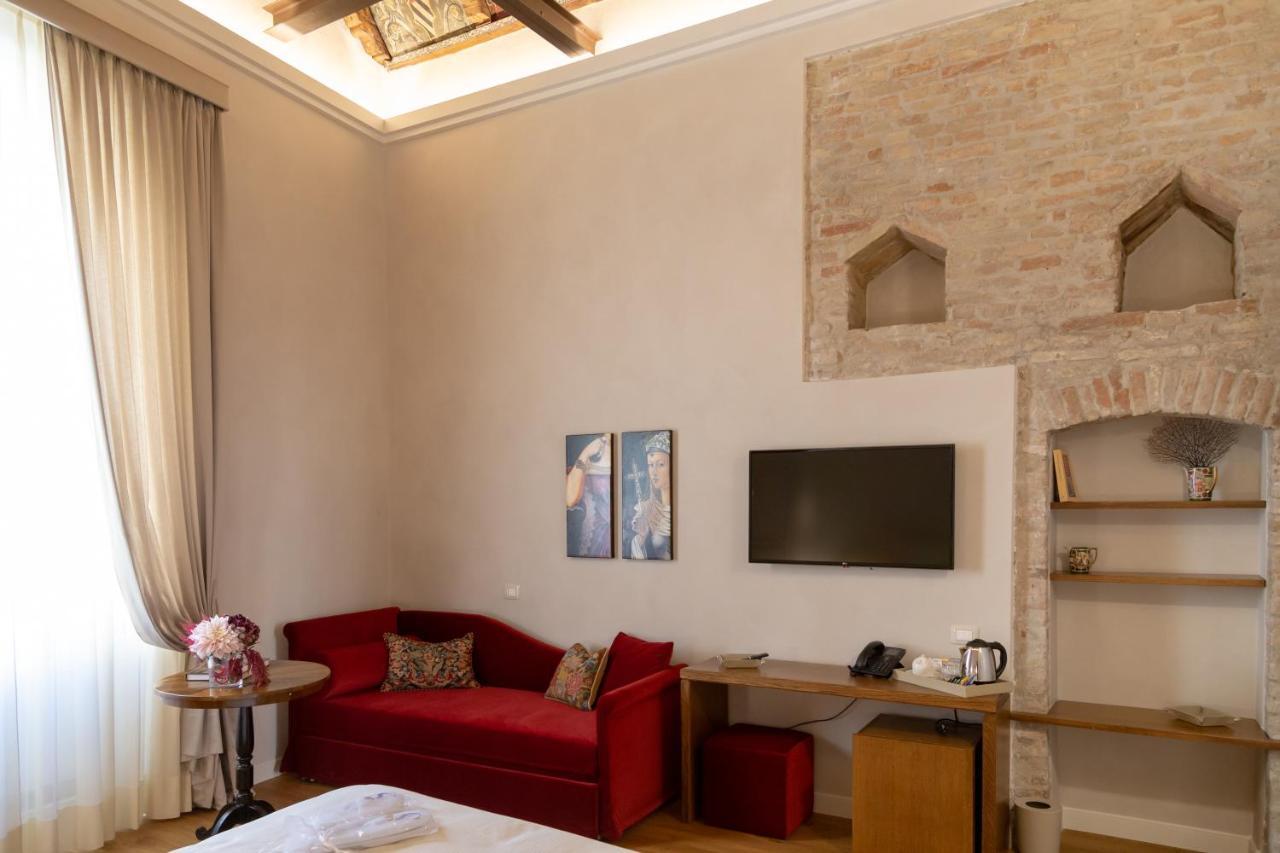 Dimora Storica Lo Svevo Hotel Iesi Luaran gambar